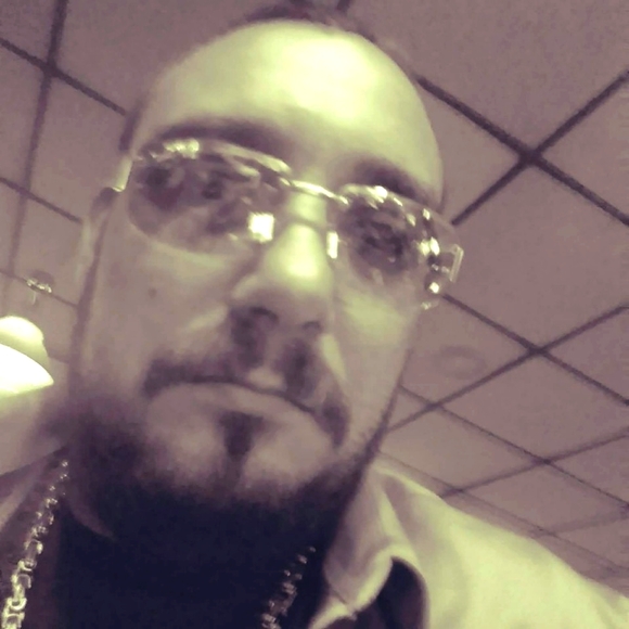 Meet your Posher, Chris - Picture 4 of 16